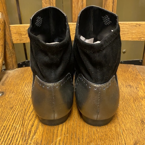 LOGO by Lori Goldstein - Picture 5 of 6